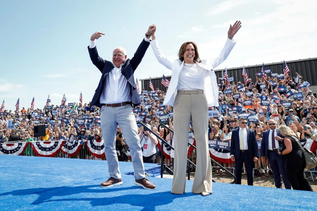 240822 Tim Walz Kamala Harris Vl 210p E18f22 1024x683