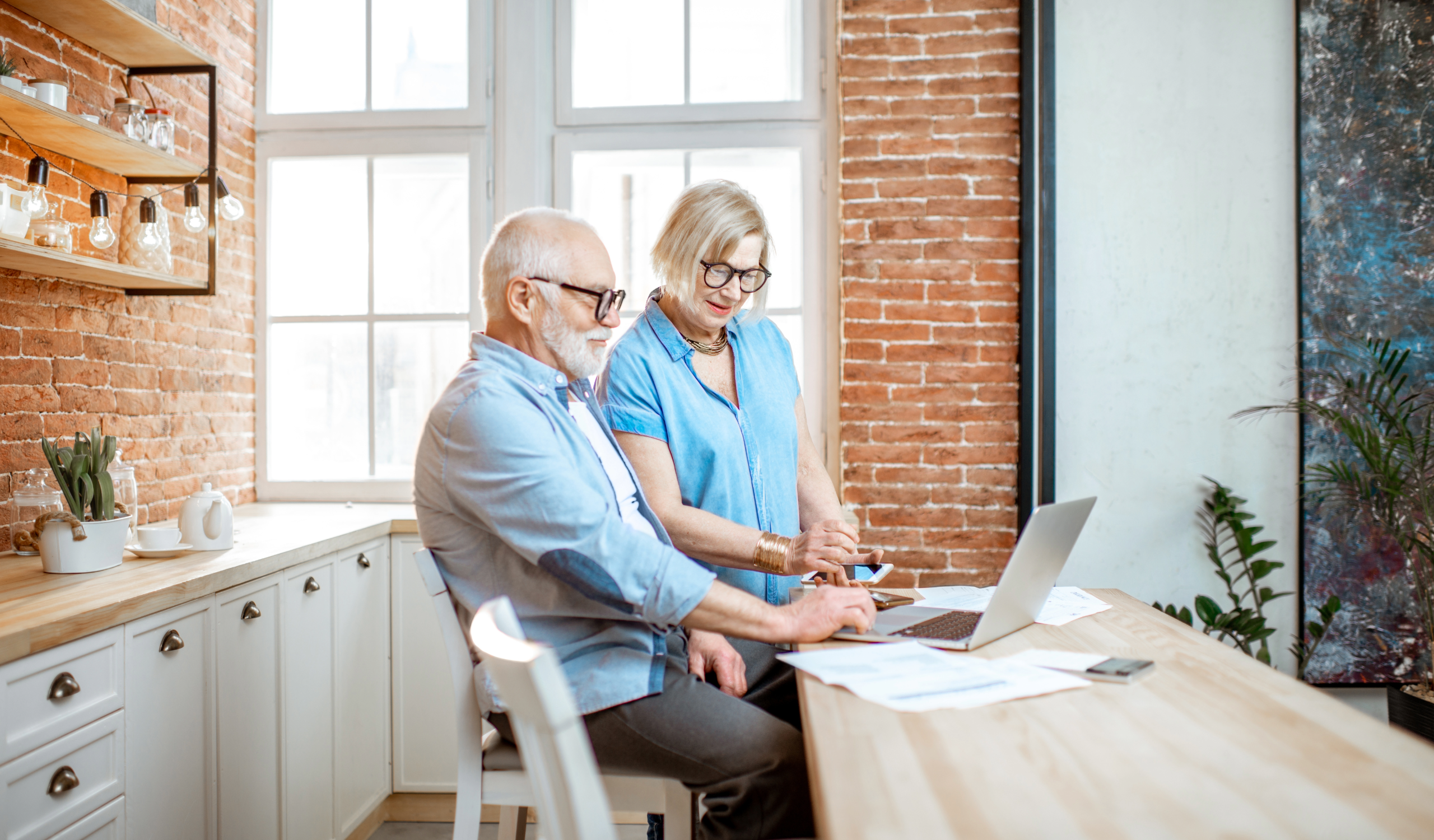 A couple planning their retirement with a retirement scorecard from Confluent Asset Management